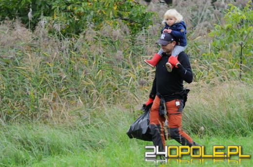 Akcja sprzątania w Opolu. Za zebrane śmieci odebrali książki