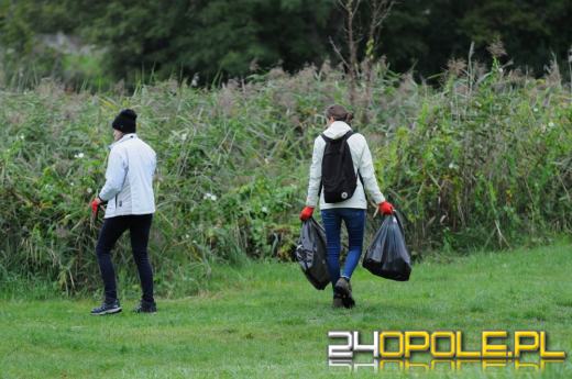 Akcja sprzątania w Opolu. Za zebrane śmieci odebrali książki