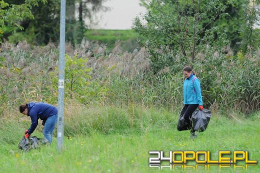 Akcja sprzątania w Opolu. Za zebrane śmieci odebrali książki