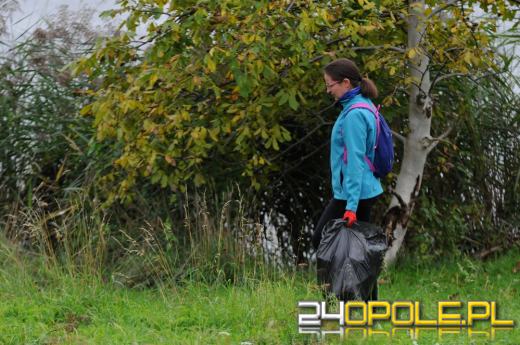 Akcja sprzątania w Opolu. Za zebrane śmieci odebrali książki