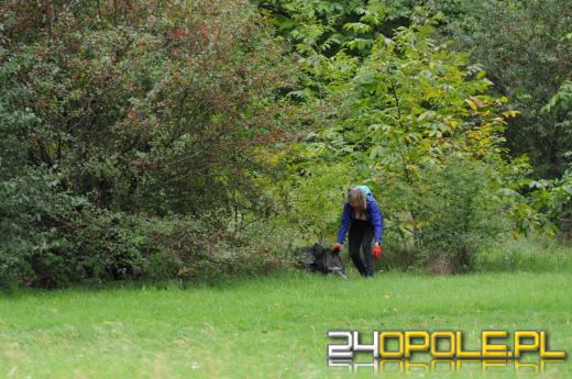 Akcja sprzątania w Opolu. Za zebrane śmieci odebrali książki