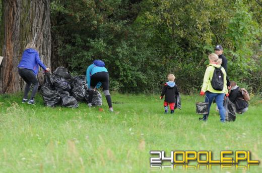 Akcja sprzątania w Opolu. Za zebrane śmieci odebrali książki