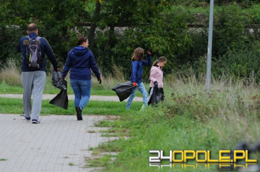 Akcja sprzątania w Opolu. Za zebrane śmieci odebrali książki