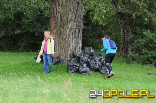 Akcja sprzątania w Opolu. Za zebrane śmieci odebrali książki