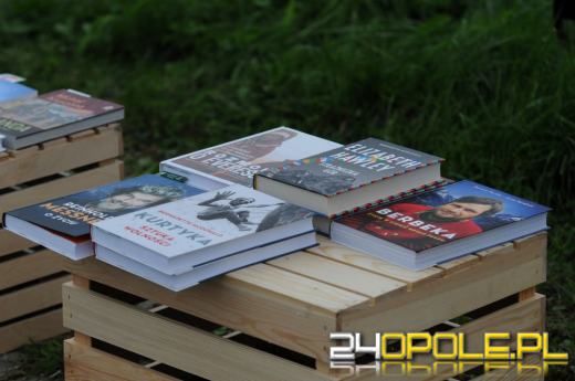 Akcja sprzątania w Opolu. Za zebrane śmieci odebrali książki