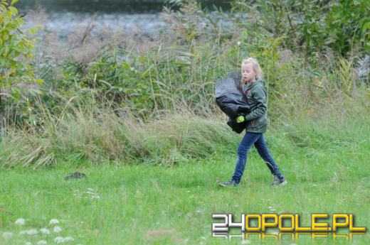 Akcja sprzątania w Opolu. Za zebrane śmieci odebrali książki
