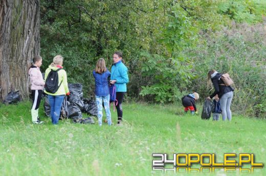 Akcja sprzątania w Opolu. Za zebrane śmieci odebrali książki
