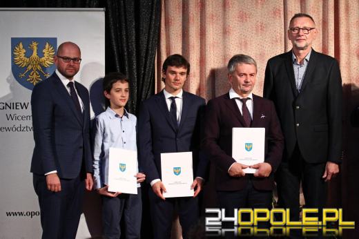 Sportowcy, działacze sportowi i trenerzy wyróżnieni przez marszałka