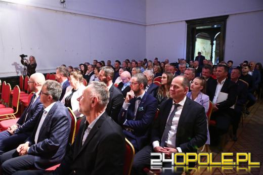 Sportowcy, działacze sportowi i trenerzy wyróżnieni przez marszałka