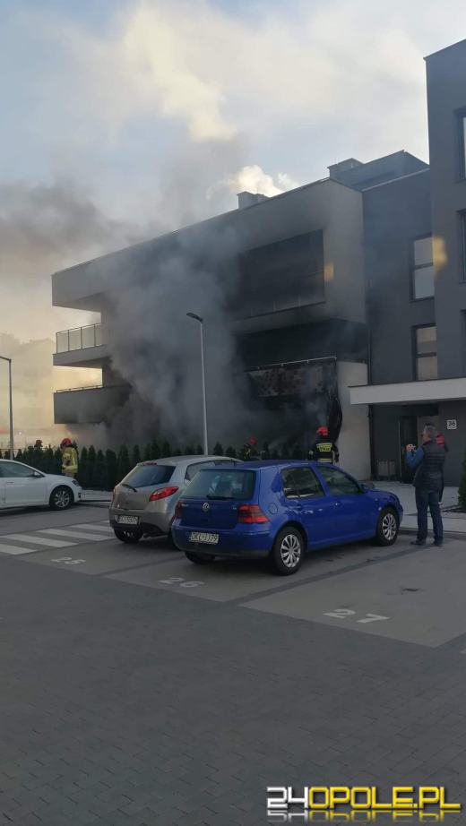 Policja prowadzi dochodzenie w sprawie pożaru w bloku na Tarnopolskiej