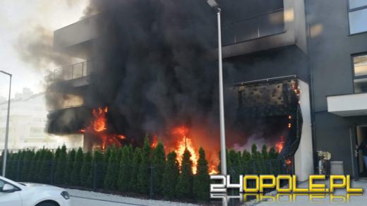 Policja prowadzi dochodzenie w sprawie pożaru w bloku na Tarnopolskiej
