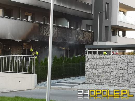Policja prowadzi dochodzenie w sprawie pożaru w bloku na Tarnopolskiej