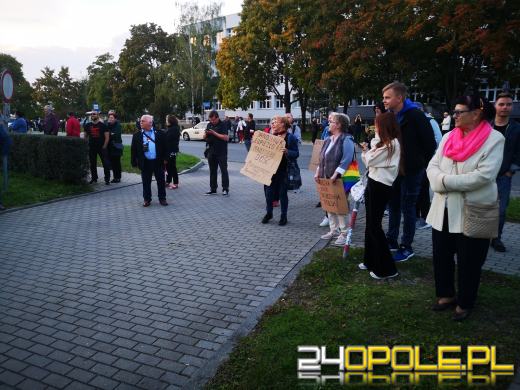 Prezes PiS w Opolu miał również inne przywitanie. Mniej przyjazne