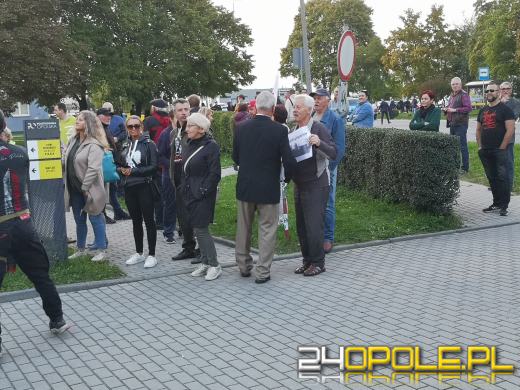 Prezes PiS w Opolu miał również inne przywitanie. Mniej przyjazne