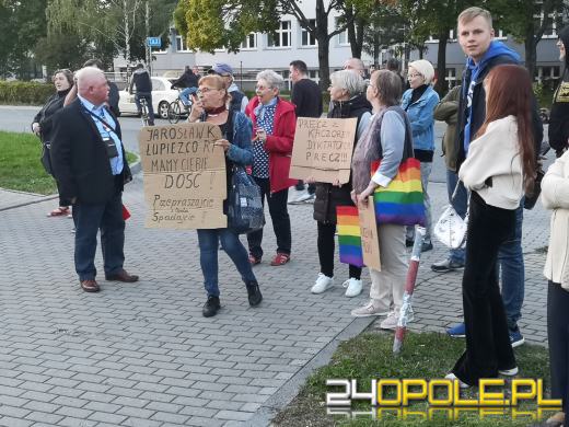 Prezes PiS w Opolu miał również inne przywitanie. Mniej przyjazne