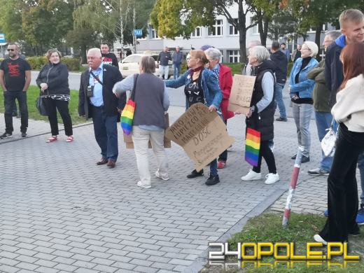 Prezes PiS w Opolu miał również inne przywitanie. Mniej przyjazne