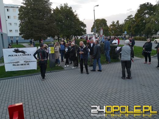 Prezes PiS w Opolu miał również inne przywitanie. Mniej przyjazne