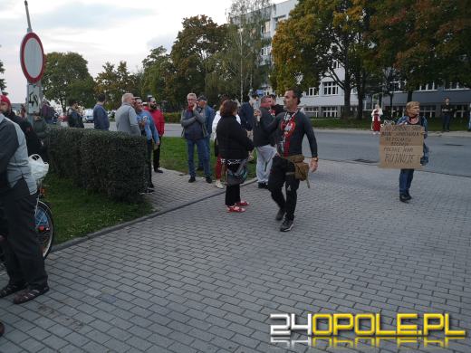 Prezes PiS w Opolu miał również inne przywitanie. Mniej przyjazne