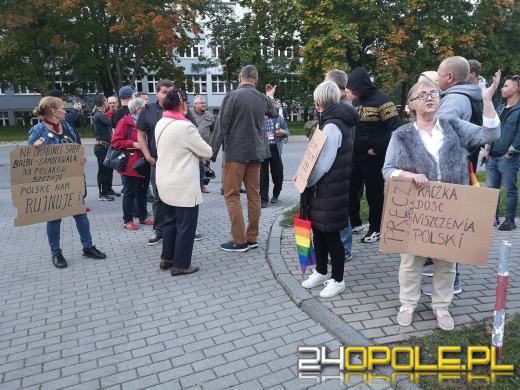 Prezes PiS w Opolu miał również inne przywitanie. Mniej przyjazne