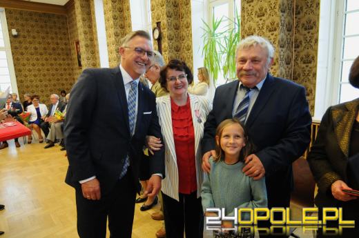 50 wspólnych lat razem. Miasto Opole wręczyło medale za "długoletnie pożycie małżeńskie"