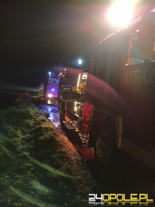 Samochód osobowy doszczętnie spłonął w gminie Pakosławice