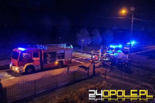 Kierowca zasnął za kierownicą i staranował przystanek