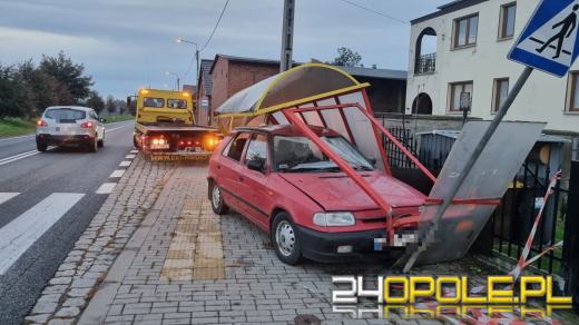 Kierowca zasnął za kierownicą i staranował przystanek