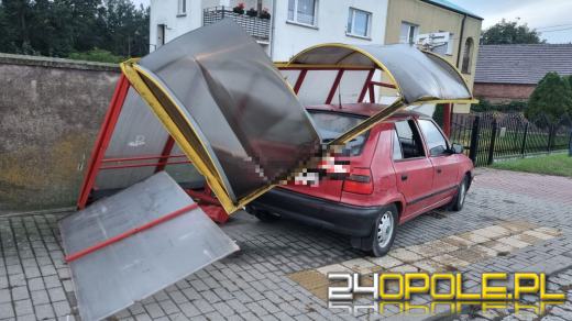 Kierowca zasnął za kierownicą i staranował przystanek