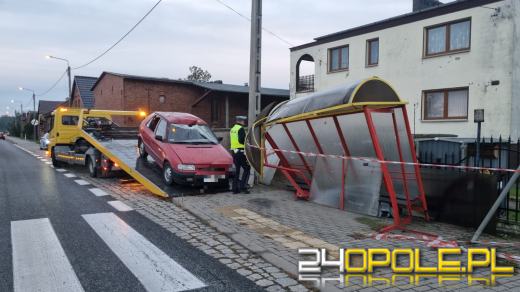 Kierowca zasnął za kierownicą i staranował przystanek