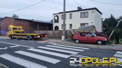 Kierowca zasnął za kierownicą i staranował przystanek