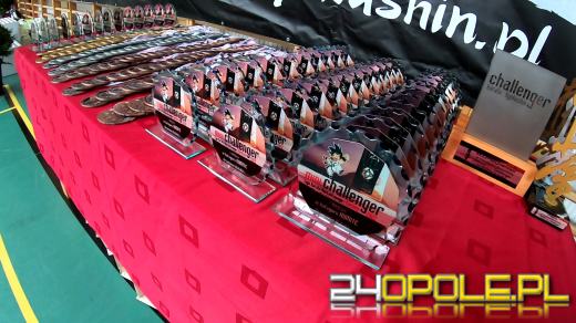 Karatecy prezentowali swoje umiejętności na hali sportowej w Chrząstowicach