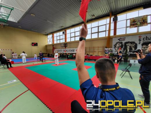 Karatecy prezentowali swoje umiejętności na hali sportowej w Chrząstowicach