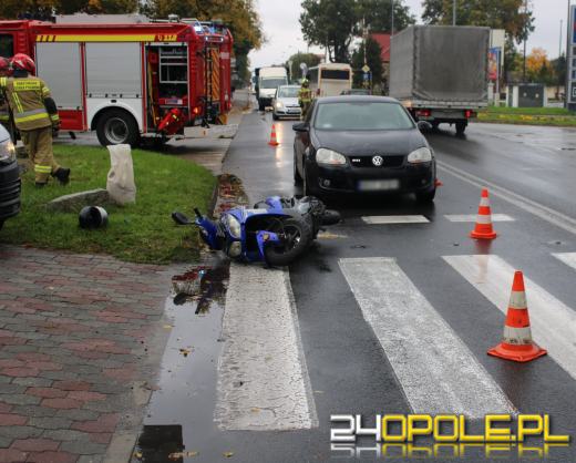 Samochód osobowy wjechał w motorower tuż przed przejściem dla pieszych