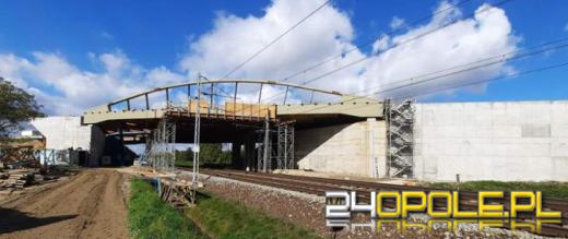 Wiadukt w Dąbrowie - konstrukcja łukowa już zamontowana
