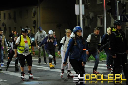 Miłośnicy rolek przejechali ulicami Opola. Za nami kolejna edycja Nightskatingu 