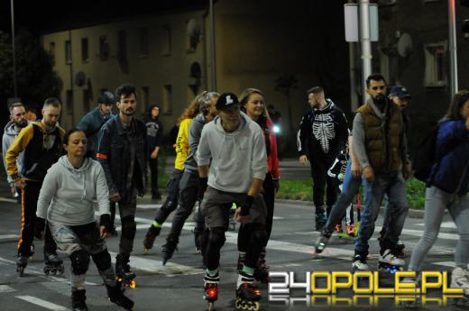 Miłośnicy rolek przejechali ulicami Opola. Za nami kolejna edycja Nightskatingu 