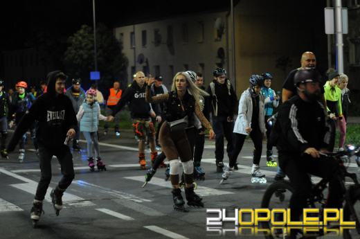 Miłośnicy rolek przejechali ulicami Opola. Za nami kolejna edycja Nightskatingu 