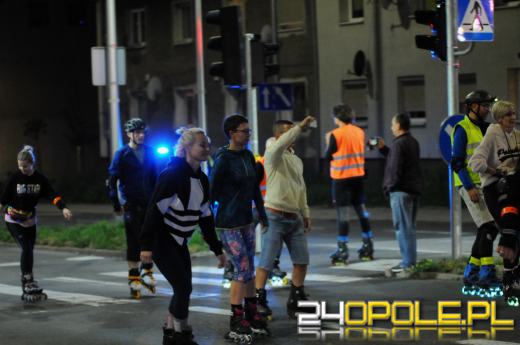 Miłośnicy rolek przejechali ulicami Opola. Za nami kolejna edycja Nightskatingu 