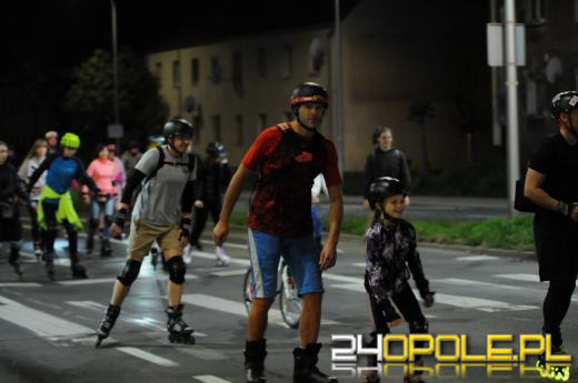 Miłośnicy rolek przejechali ulicami Opola. Za nami kolejna edycja Nightskatingu 