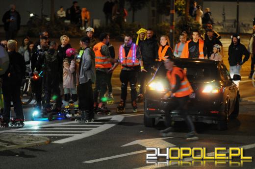 Miłośnicy rolek przejechali ulicami Opola. Za nami kolejna edycja Nightskatingu 