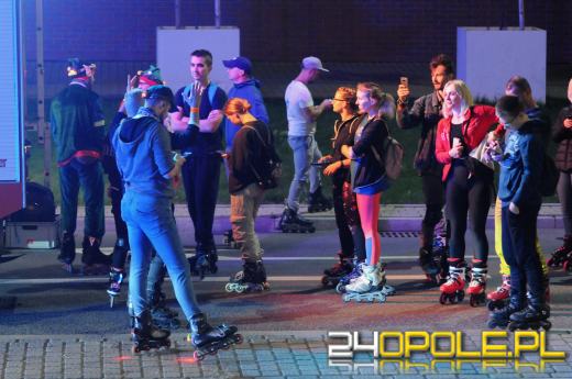 Miłośnicy rolek przejechali ulicami Opola. Za nami kolejna edycja Nightskatingu 