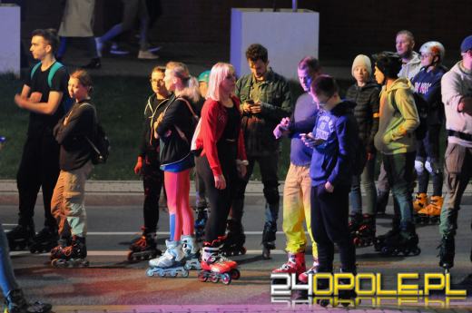 Miłośnicy rolek przejechali ulicami Opola. Za nami kolejna edycja Nightskatingu 