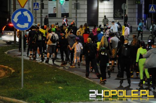 Miłośnicy rolek przejechali ulicami Opola. Za nami kolejna edycja Nightskatingu 