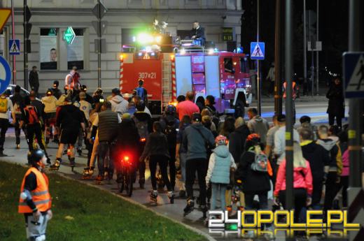 Miłośnicy rolek przejechali ulicami Opola. Za nami kolejna edycja Nightskatingu 