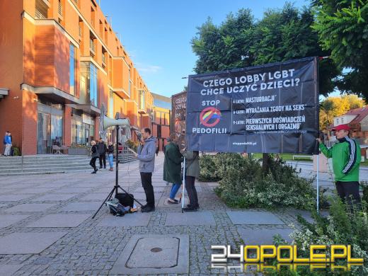 Pikietowali przeciw demoralizacji seksualnej dzieci