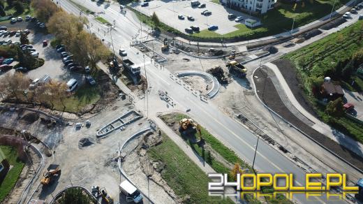 Postępuja prace przy budowie ronda na Alei Witosa w Opolu