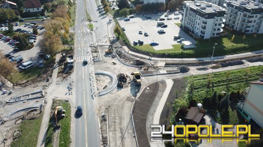 Postępuja prace przy budowie ronda na Alei Witosa w Opolu
