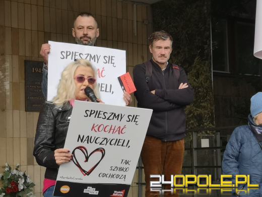 W Dzień Edukacji Narodowej wystawiono "Kartkę do Czarnka"