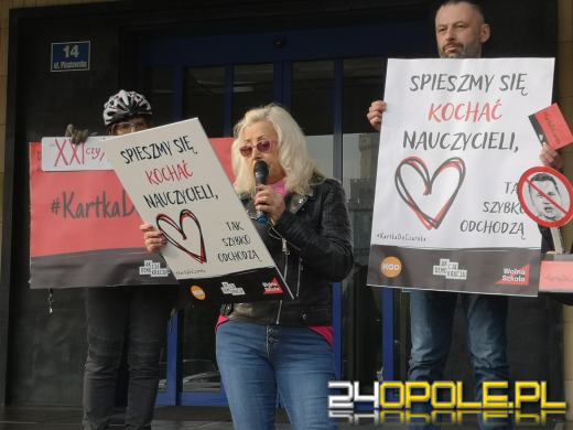 W Dzień Edukacji Narodowej wystawiono "Kartkę do Czarnka"