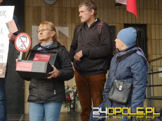 W Dzień Edukacji Narodowej wystawiono "Kartkę do Czarnka"